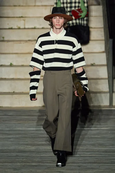 Look 50